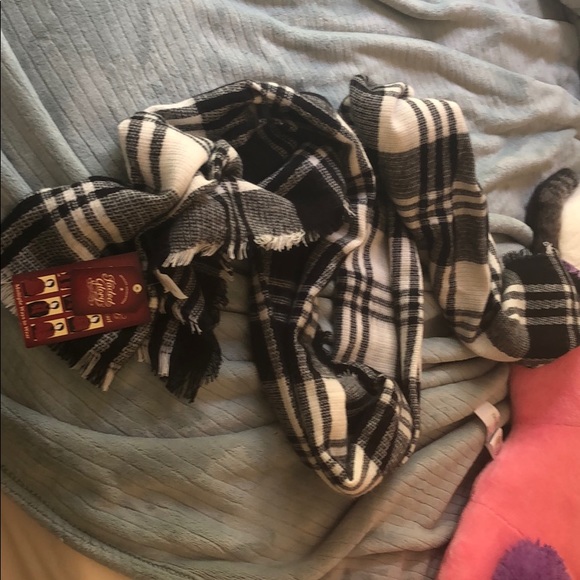 Scarf - Picture 2 of 2